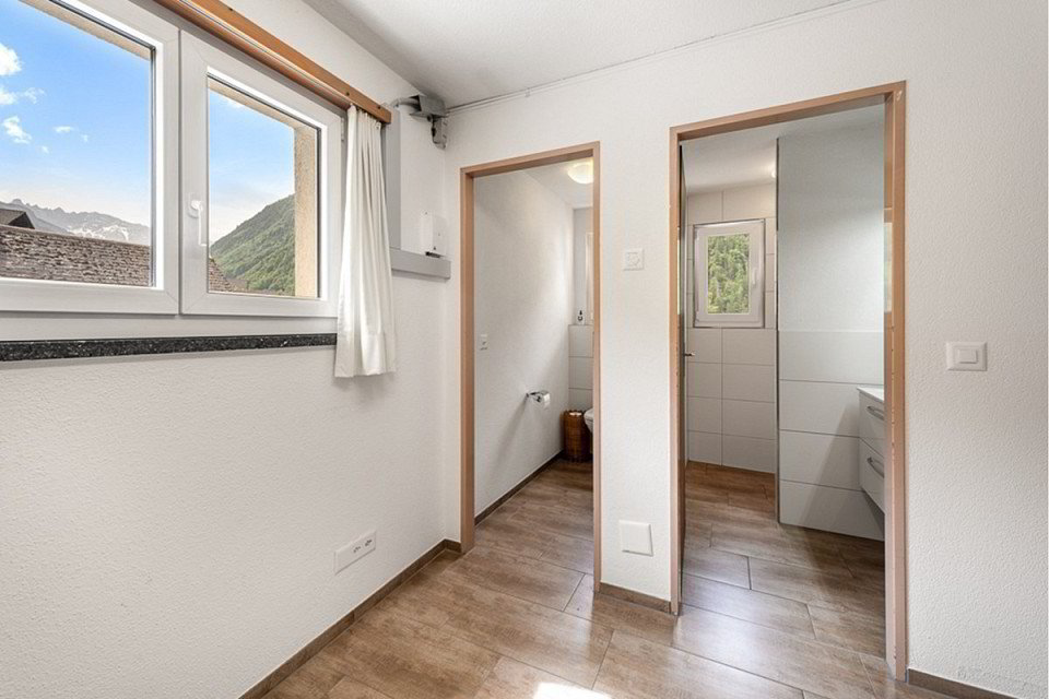 5.5 rooms House to buy in Engi - image 1/13