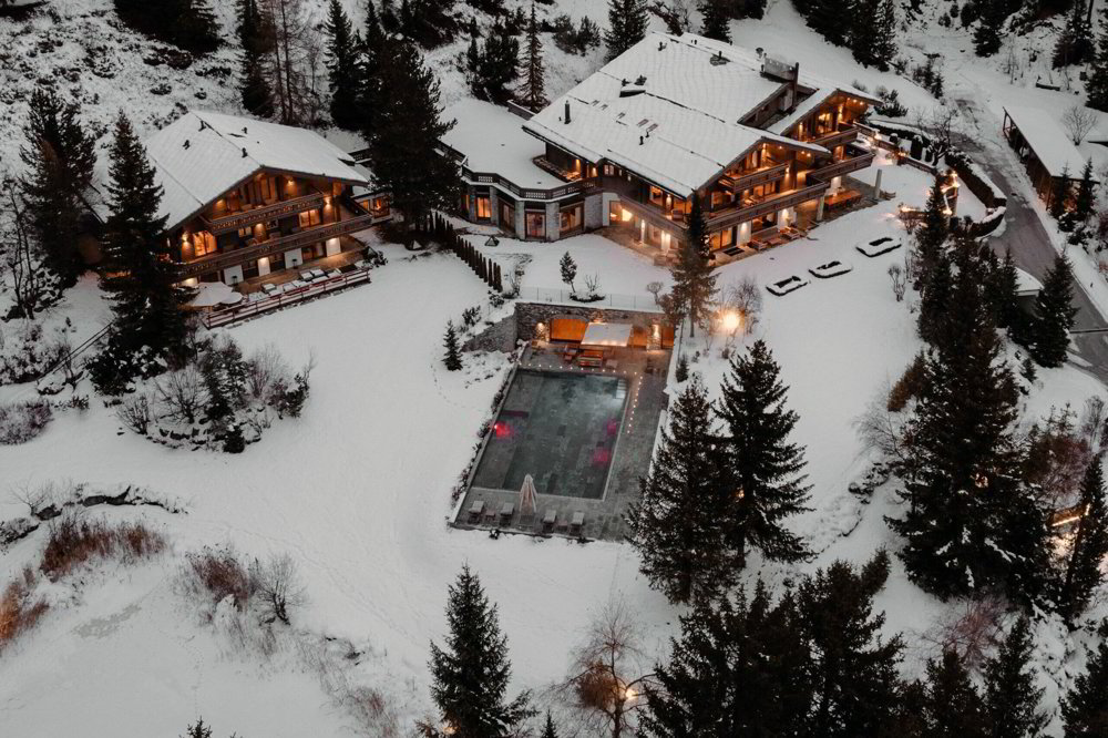 18 rooms 2048 for rent in Crans-Montana - image 1/17
