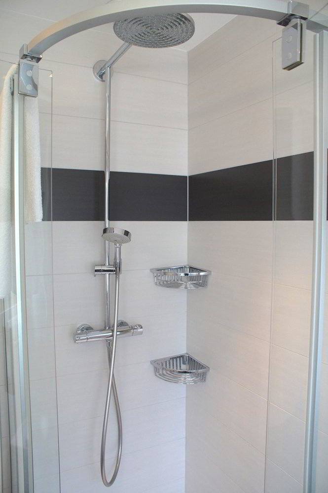 4 rooms 2048 for rent in Crans-Montana - image 1/22