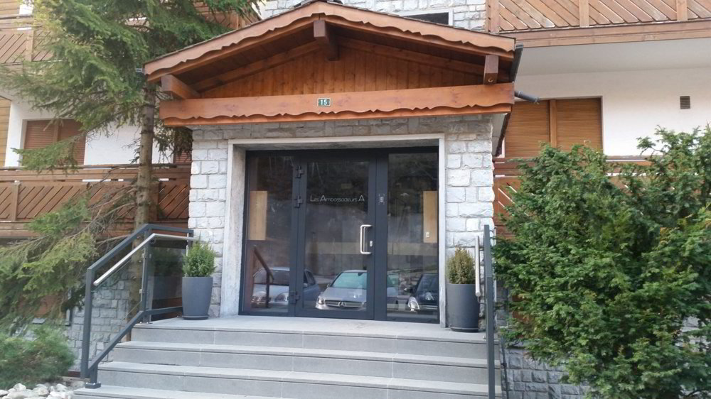 2 rooms 2048 for rent in Crans-Montana - image 1/15