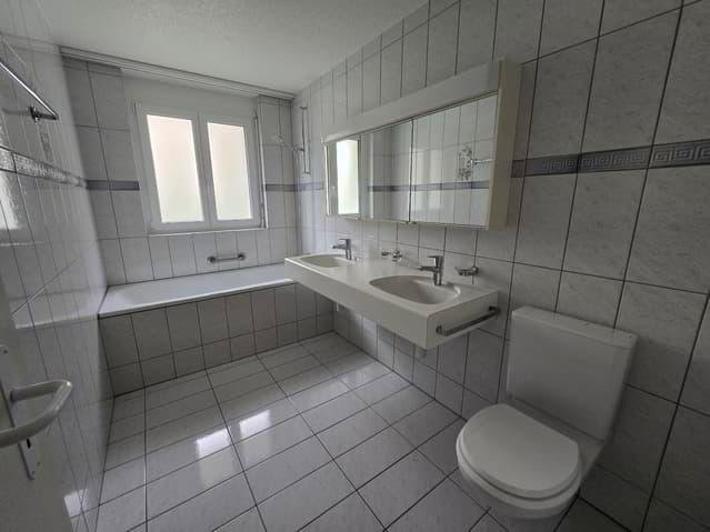 5 Zimmer Wohnung zu vermieten in Travers - Bild 1/13