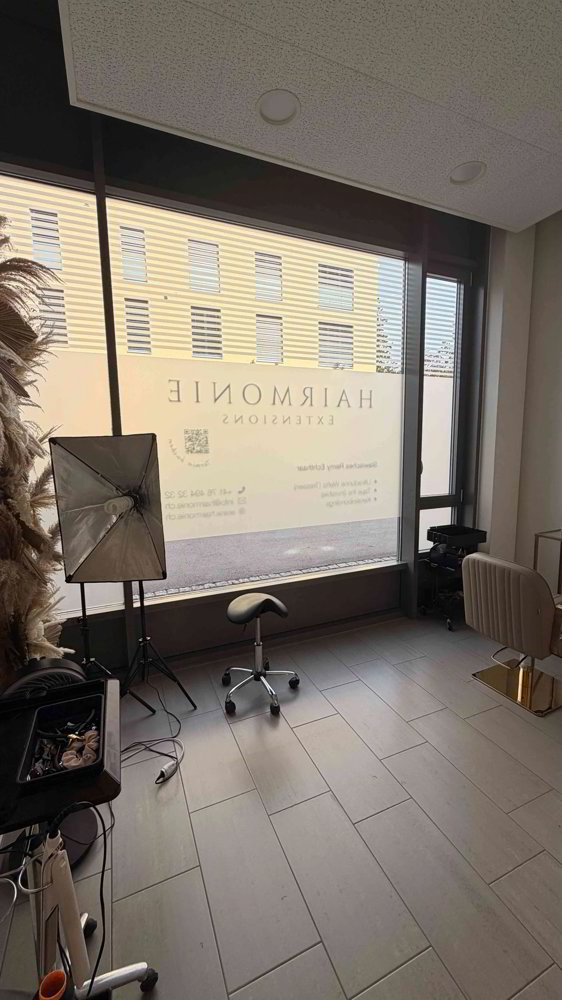Heller Beauty-/Studioraum mit Schaufenster - Ansicht 2