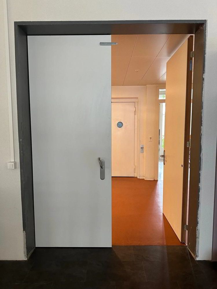 Commercial to rent in Zürich - Mehr