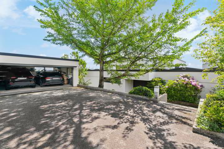 8.5 rooms House to buy in Cortaillod - image 1/11
