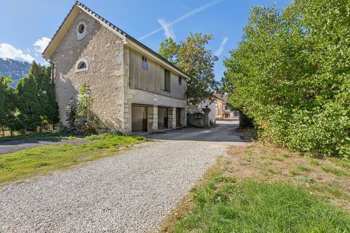 16 rooms House to buy in Couvet - image 1/12