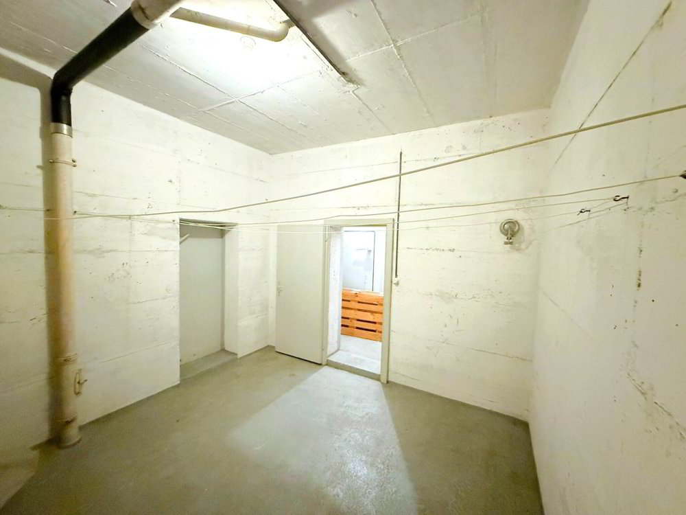 null rooms Office & Commercial for rent in Degersheim - image 1/3