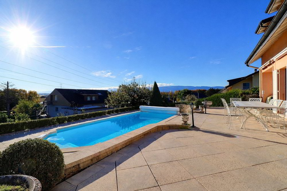 7 rooms House to buy in Villars-Ste-Croix - image 1/13