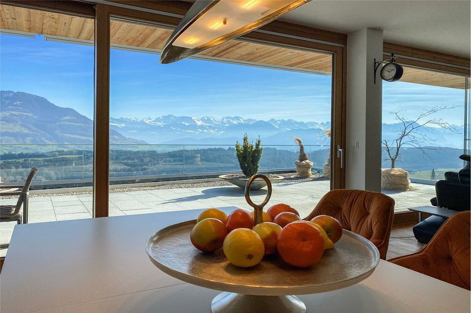 Exklusive und luxuriös möblierte Terrassenwohnung mit fantastischem Aussenbereich und Traumsicht - Mehr