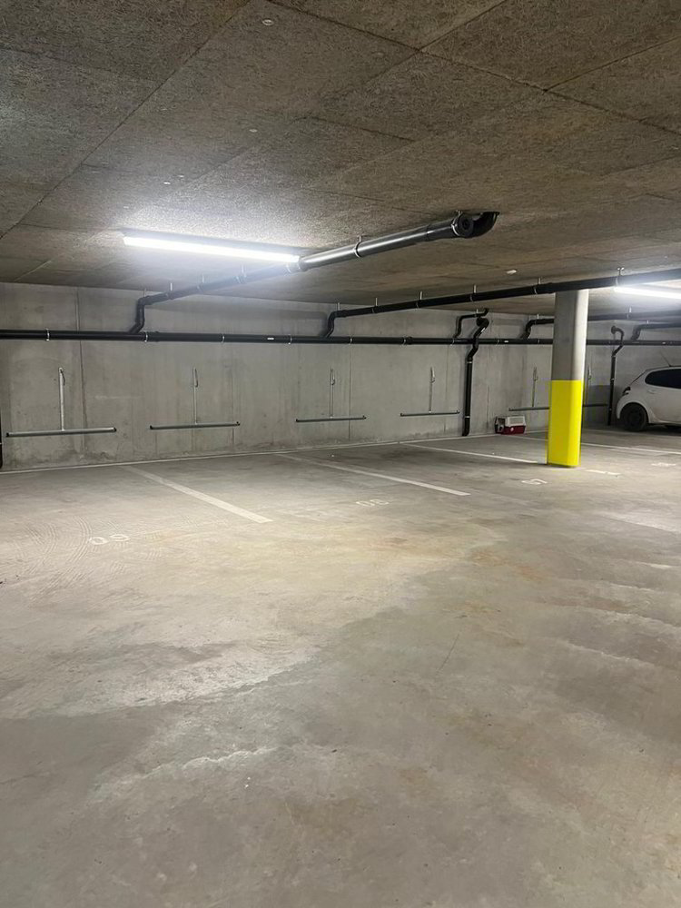 null rooms Car park, garage for rent in Aigle - image 1/2