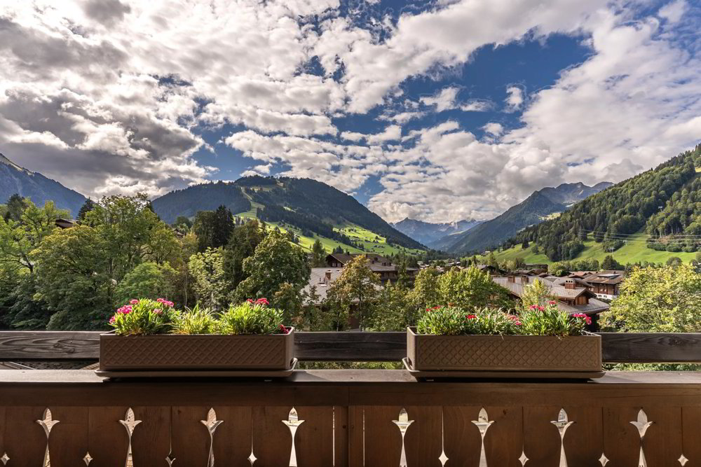 3 rooms Apartment to buy in Gstaad - image 1/8