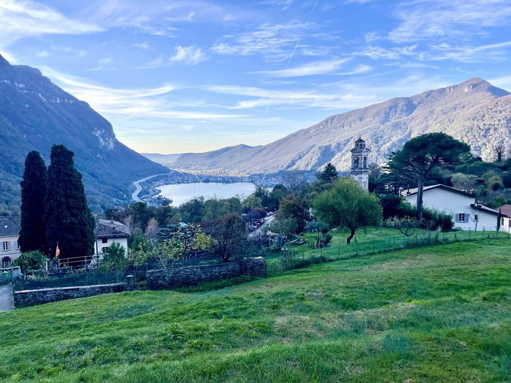 Terreno edificabile con vista lago in vendita