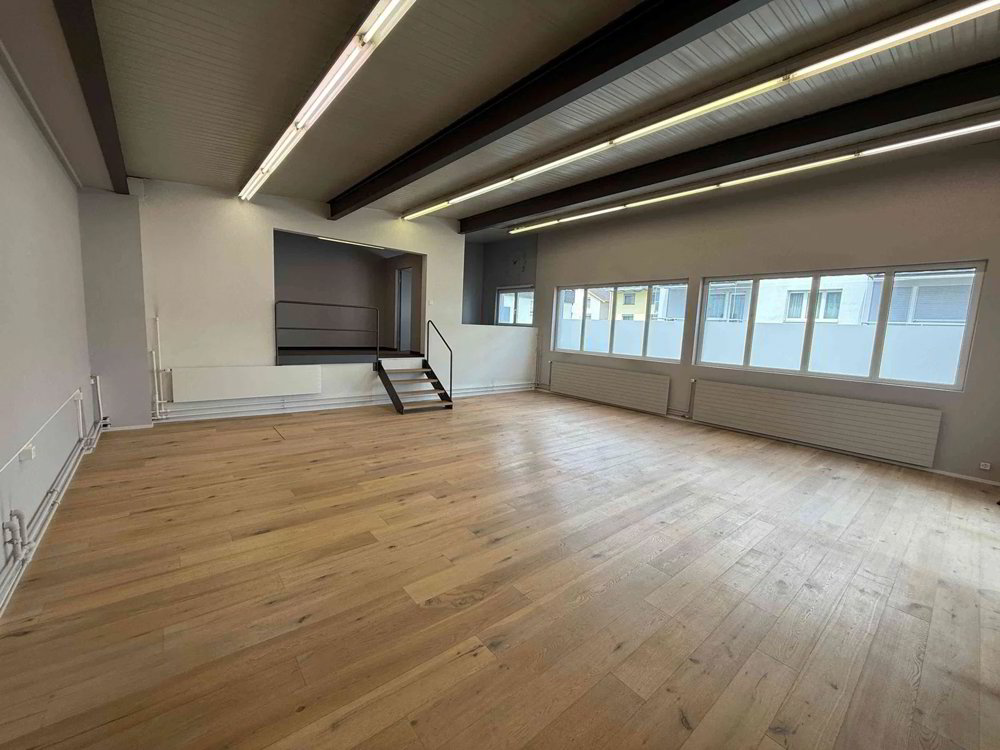 Attraktives Atelier / Showroom / Büro im Erdgeschoss zu vermieten - Mehr