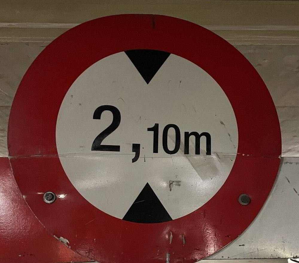 null rooms Car park, garage for rent in Chur - image 1/2