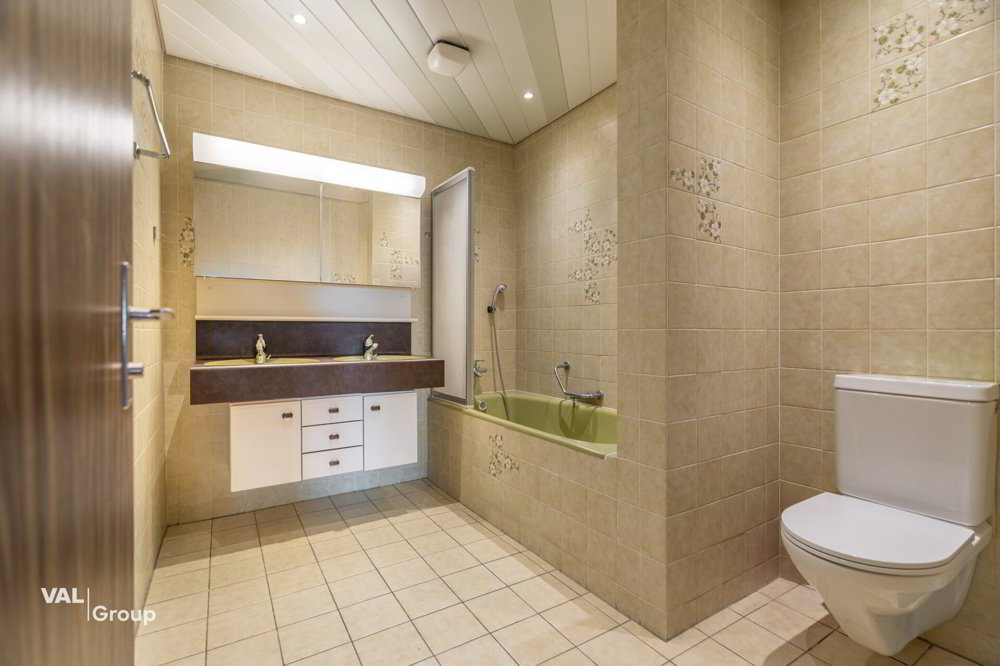 5 rooms Apartment to buy in Brig - image 1/13