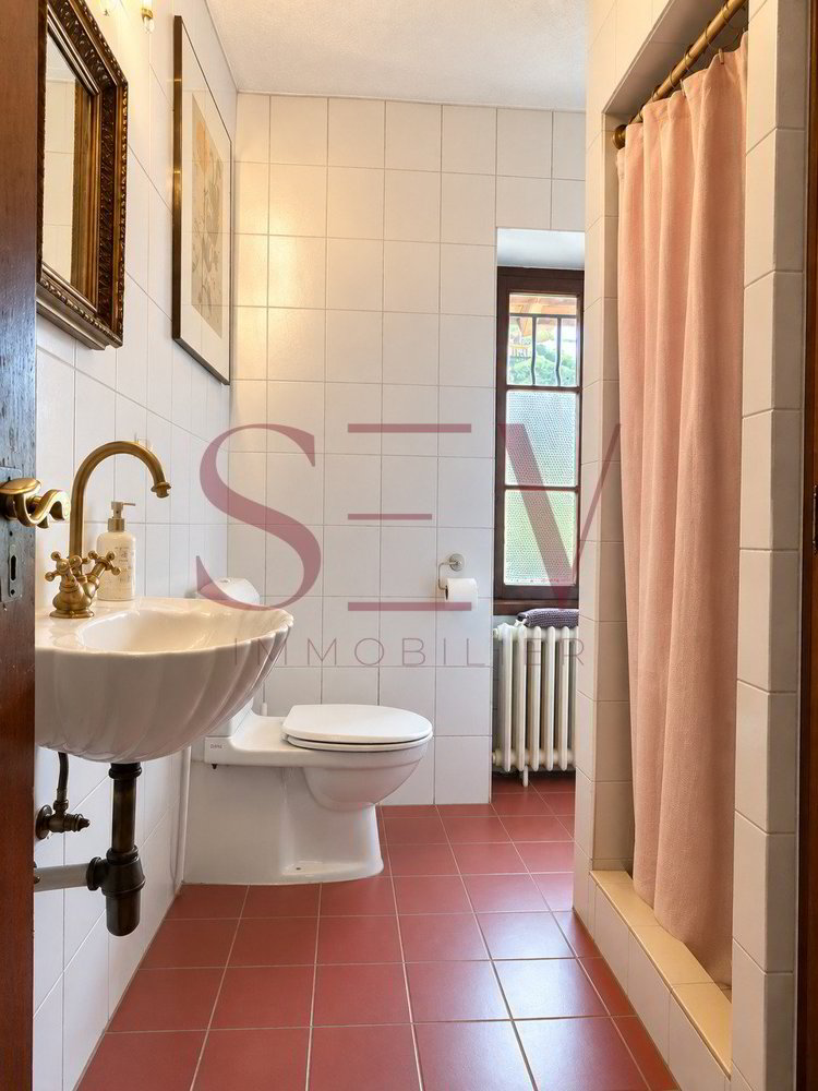 8 rooms House to buy in Aigle - image 1/11