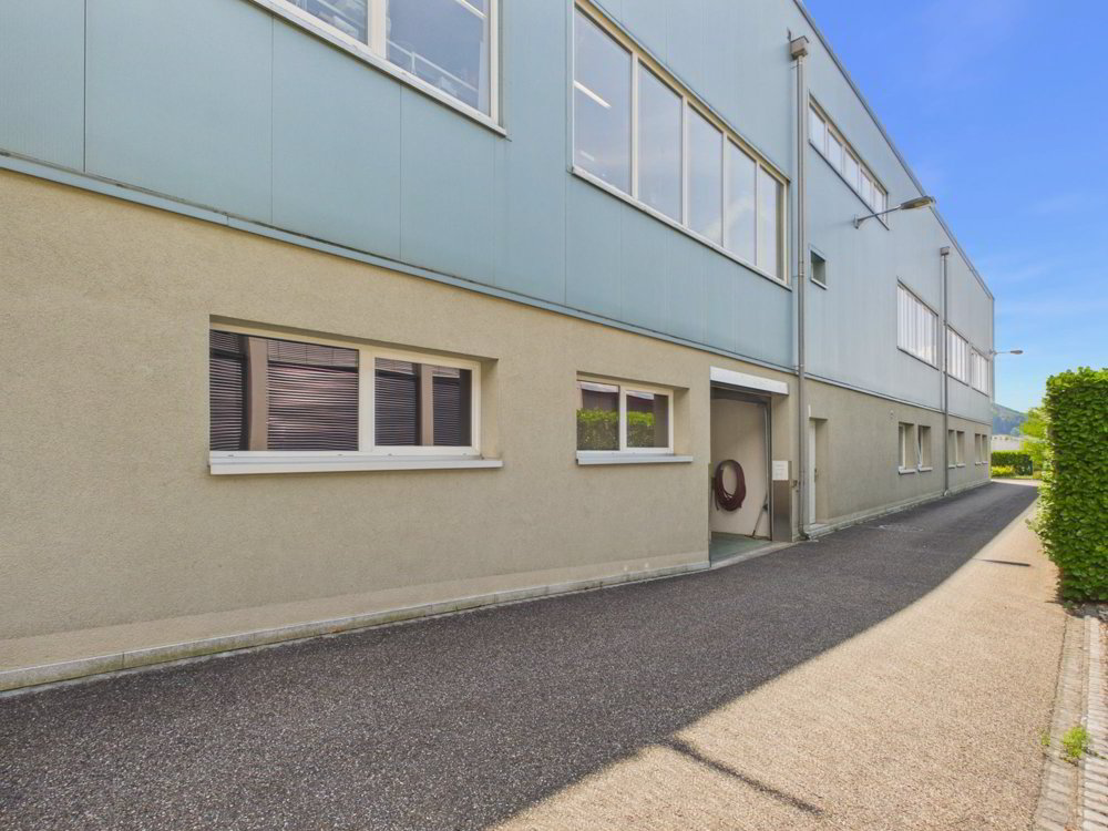 Attraktive Gewerbefläche mit Nasszone und Parkplatz / Strom & Wasser inklusive - Ansicht 3
