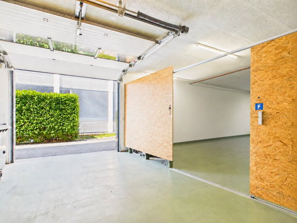 Attraktive Gewerbefläche mit Nasszone und Parkplatz / Strom & Wasser inklusive - Mehr