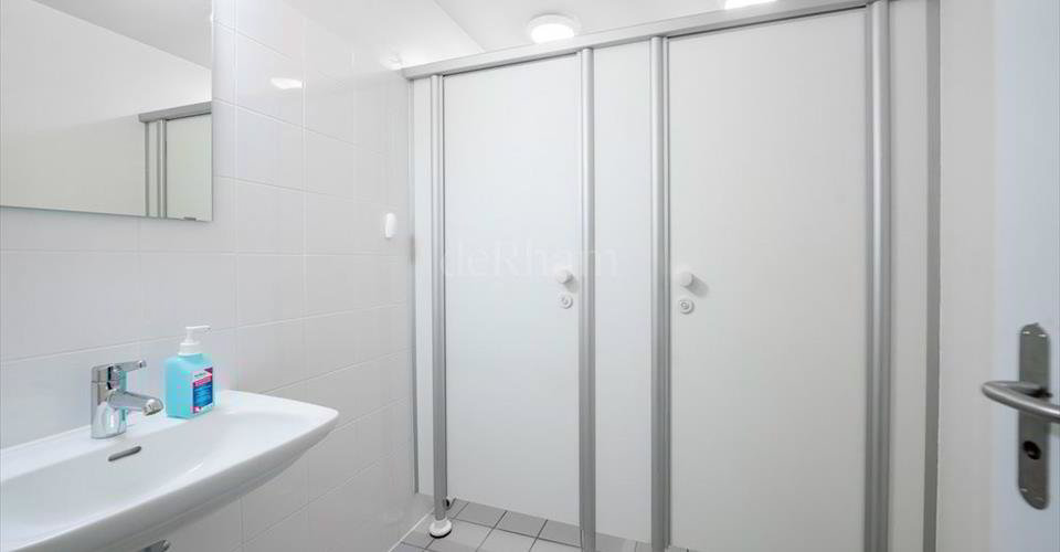 null rooms Office & Commercial for rent in Crissier - image 1/7