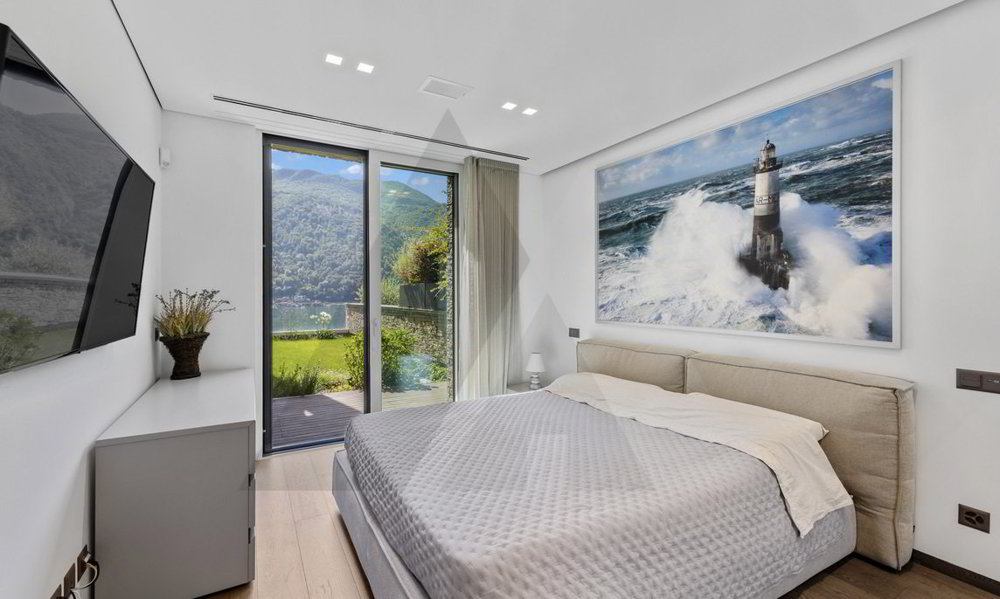 5 rooms Apartment to buy in Morcote - image 1/13