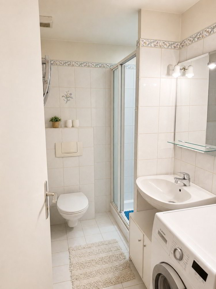 5 rooms Apartment to buy in La Croix-de-Rozon - image 1/6