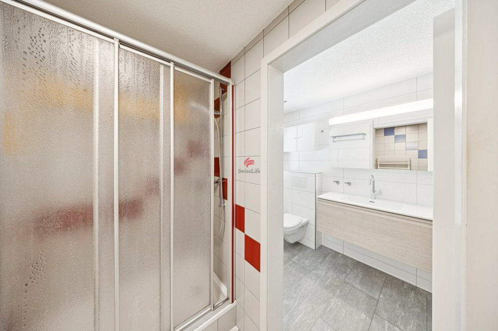 8 rooms House to buy in Hilterfingen - image 1/13