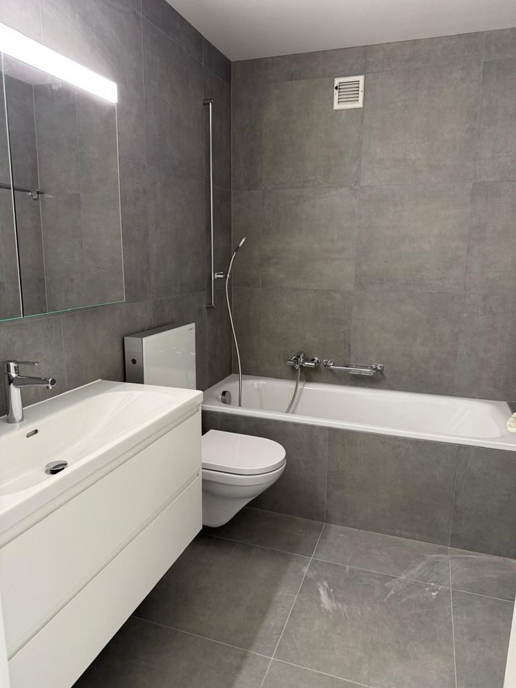 6 rooms Apartment for rent in Grandson - image 1/8