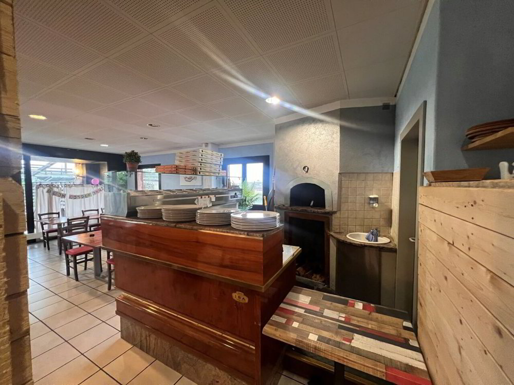 AFFITTASI A CADENAZZO RISTORANTE DI CA. 282 mq - Mehr