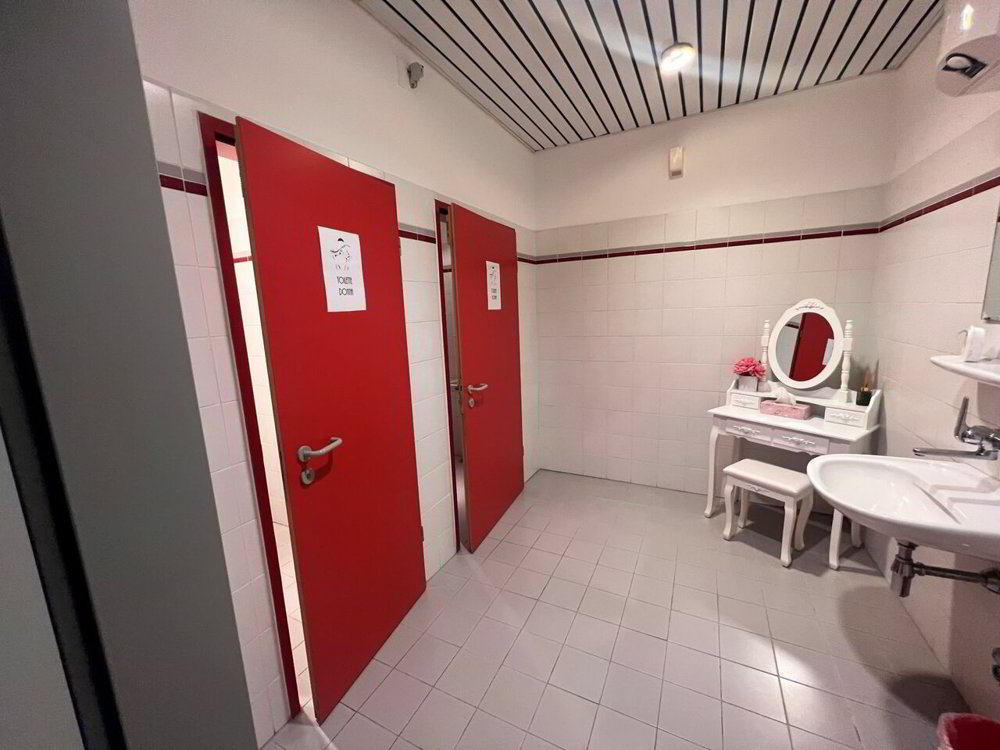 null rooms Office & Commercial for rent in Giubiasco - image 1/9