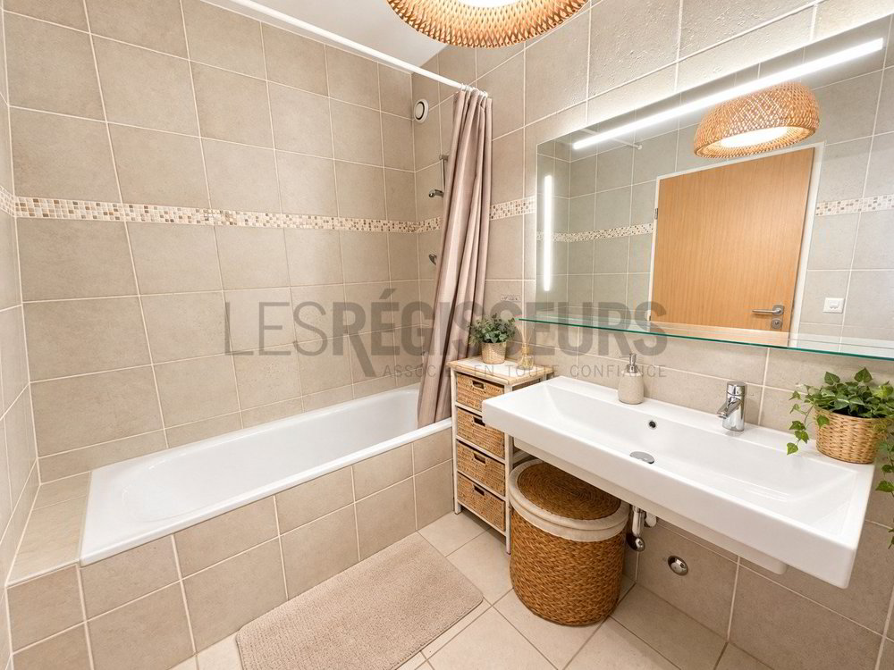 4 rooms Apartment to buy in Petit-Lancy - image 1/6