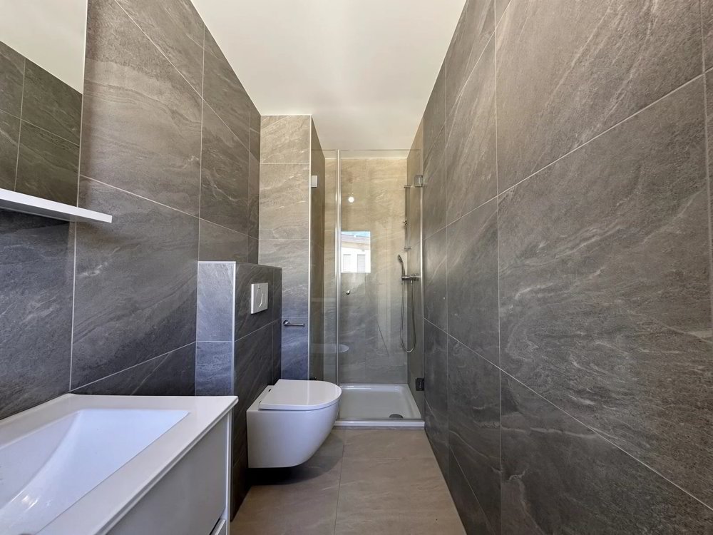 4 rooms Apartment to buy in Saxon - image 1/8