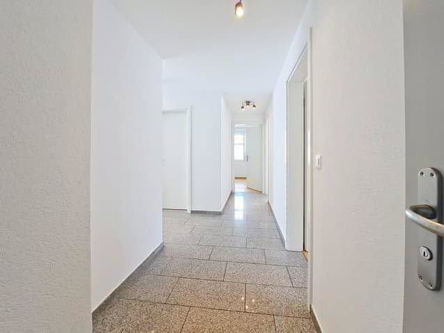 4.5 rooms Apartment for rent in Sion - image 1/13