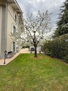 9 rooms House to buy in Conches - image 1/1