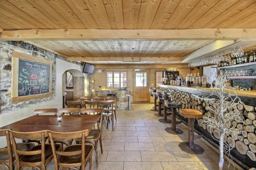 11 rooms Office & Commercial to buy in Val-d'Illiez - image 1/13