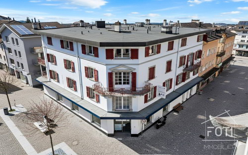 Bureau dans immeuble commercial idéalement situé au centre-ville de Monthey. - Mehr