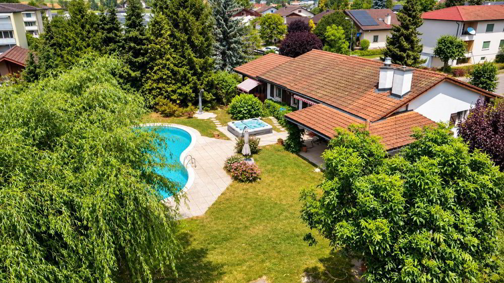 7 rooms House to buy in Porrentruy - image 1/13