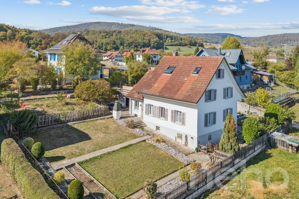 8 rooms House to buy in Erlinsbach SO - image 1/12
