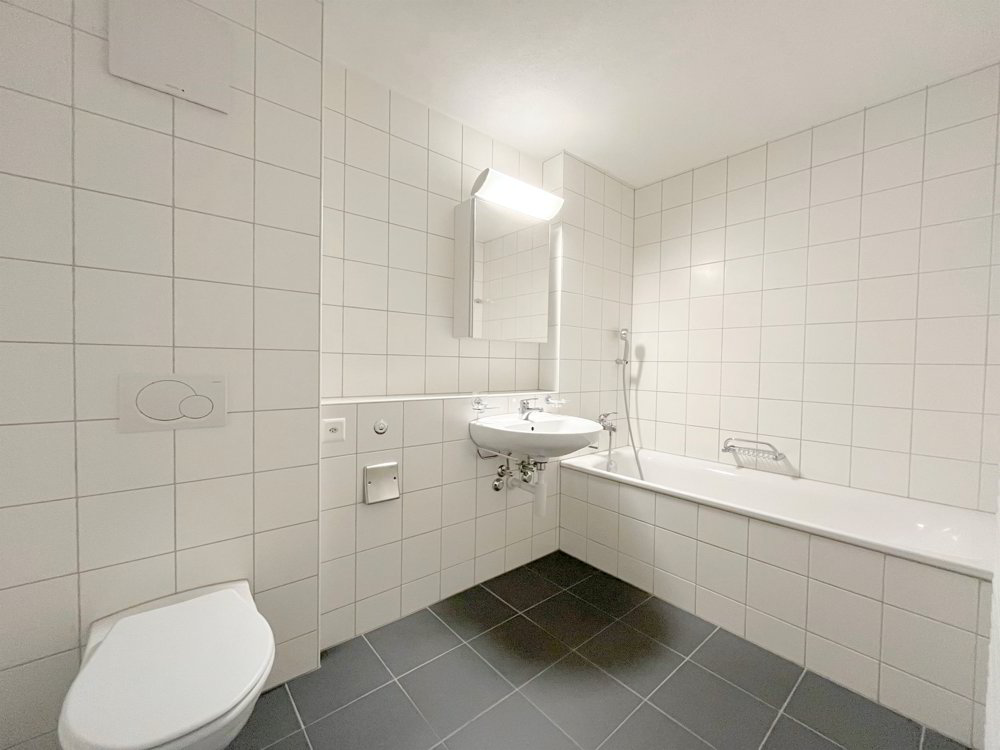 2 rooms Apartment for rent in Neuhausen am Rheinfall - image 1/5