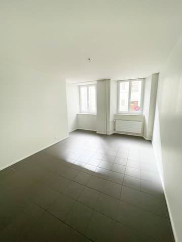 2 rooms Apartment for rent in La Chaux-de-Fonds - image 1/3