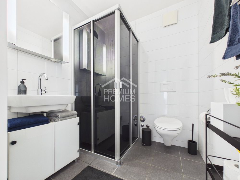 5 rooms Apartment to buy in Unterengstringen - image 1/9