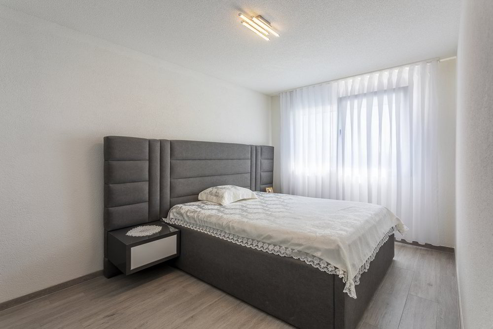 9 rooms House to buy in Lentigny - image 1/13