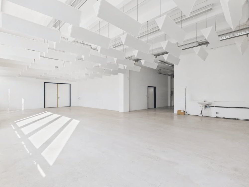null rooms Office & Commercial for rent in Morat - image 1/13