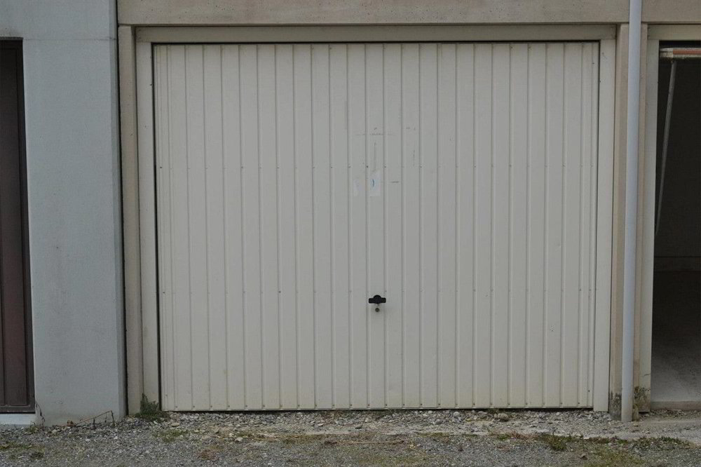 null rooms Car park, garage for rent in Schüpfheim - image 1/3