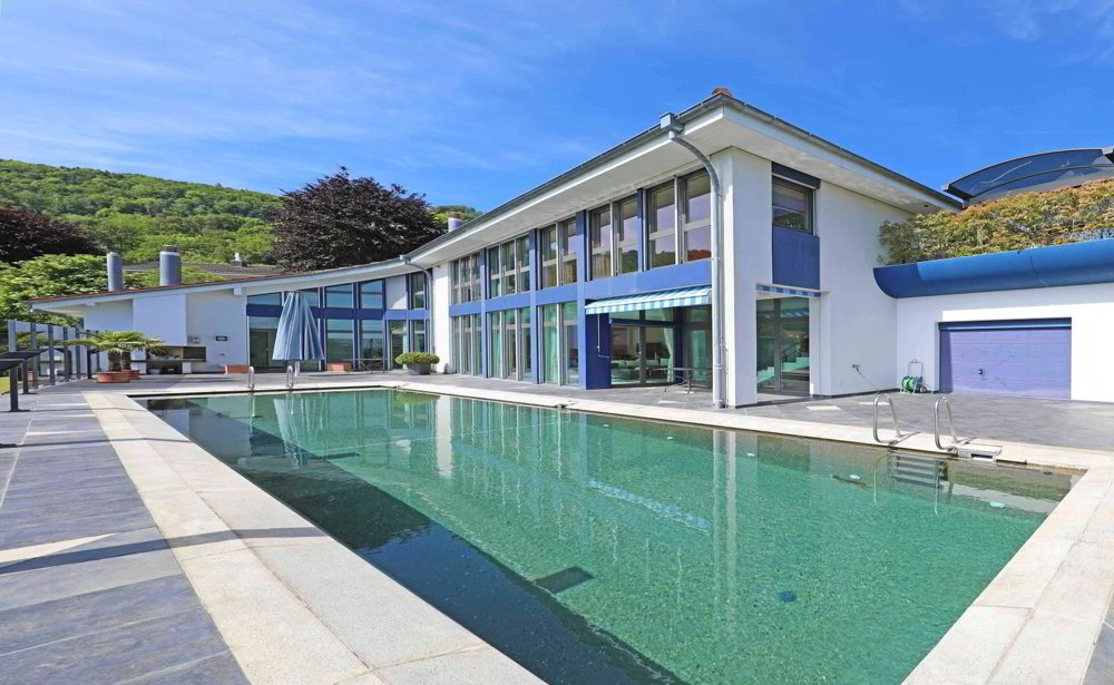 6-Zimmer Traumvilla mit Home-Office, Alpensicht, Pool + Wellness-Oase