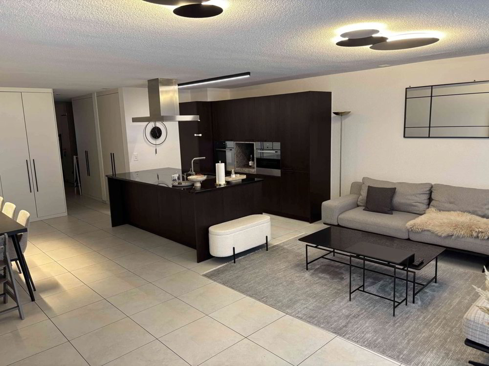 Helle, hochwertig ausgebaute 4.5-Zimmer-Wohnung mit grosszügiger Loggi