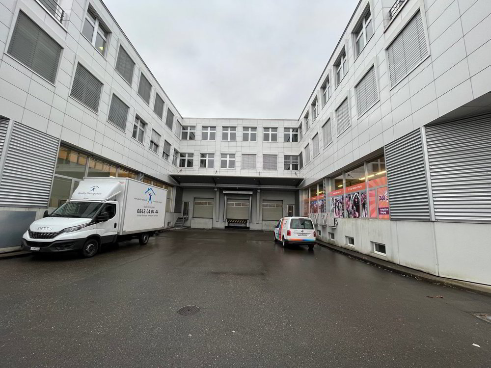 Ufficio & Commercio di 1 locali in affitto a Dierikon - immagine 1/13