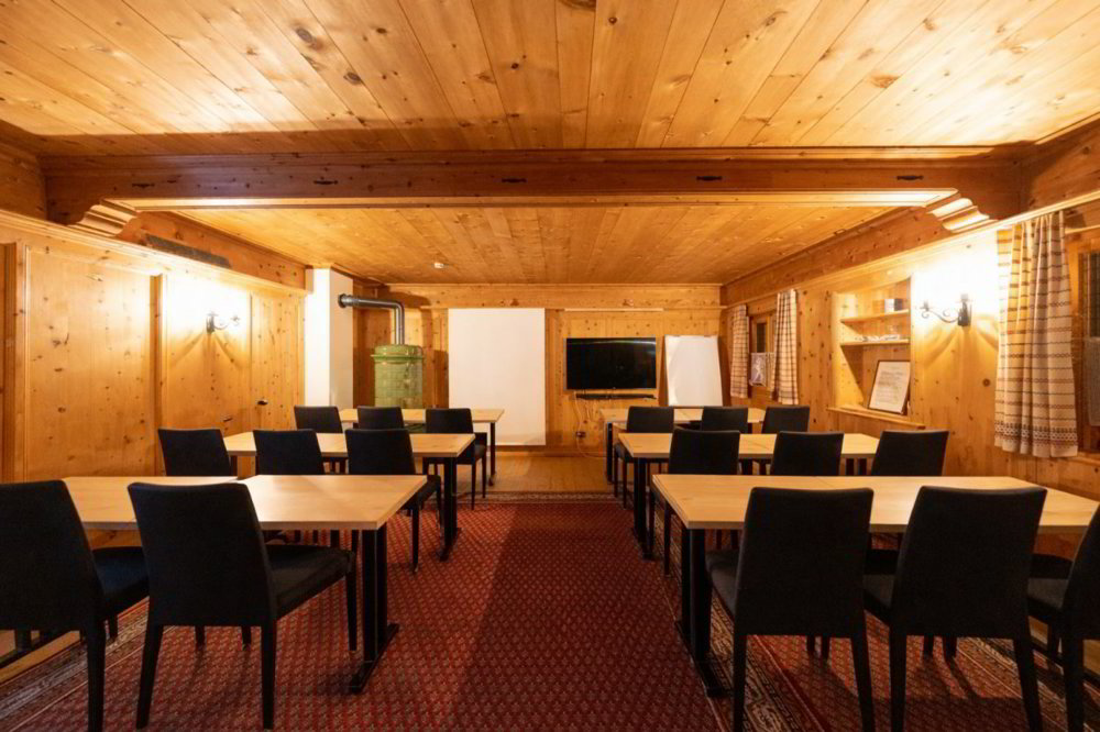20 rooms Office & Commercial to buy in Scuol - image 1/13