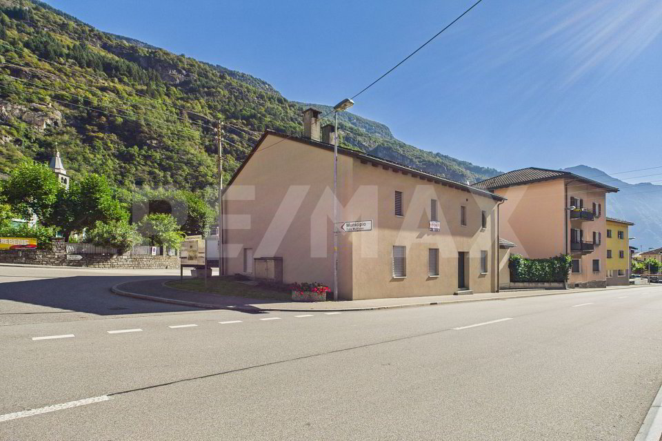 9 rooms House to buy in Bodio TI - image 1/13