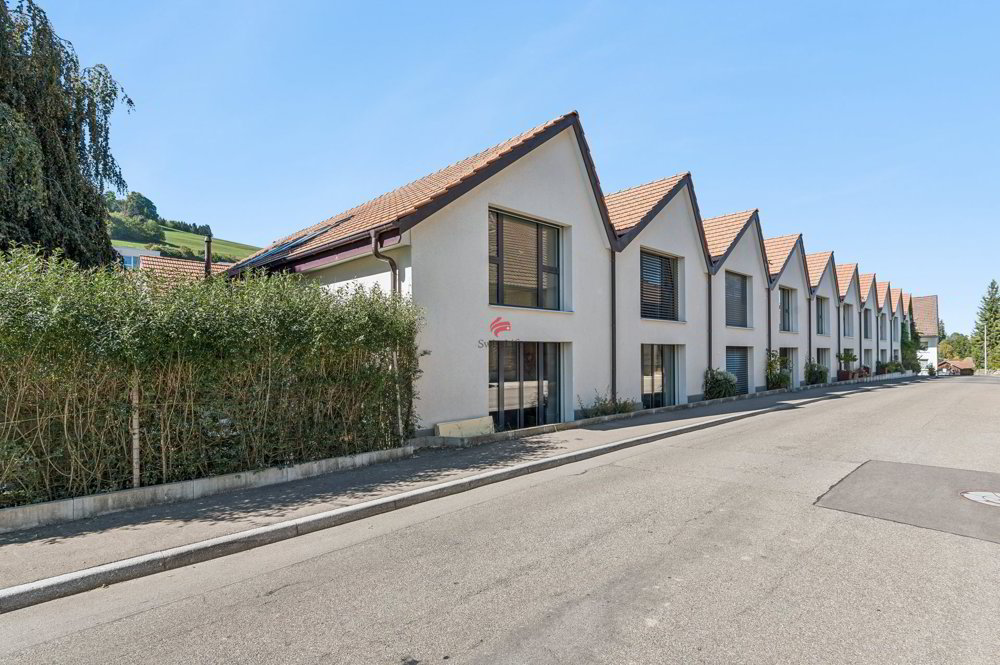 3 rooms Apartment to buy in Birrwil - image 1/4