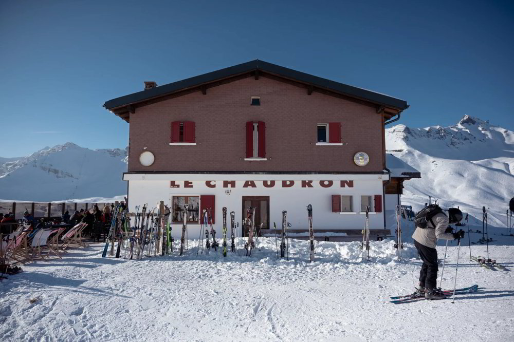 null rooms Office & Commercial to buy in Champéry - image 1/5