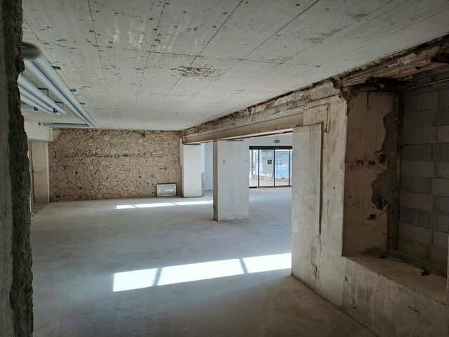 null rooms Office & Commercial for rent in Fleurier - image 1/13